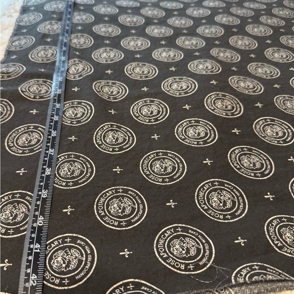 🌹 Rose Apothecary Fabric – Schitt’s Creek Inspired – 42.5” x 83” 🎬 - Picture 3 of 3